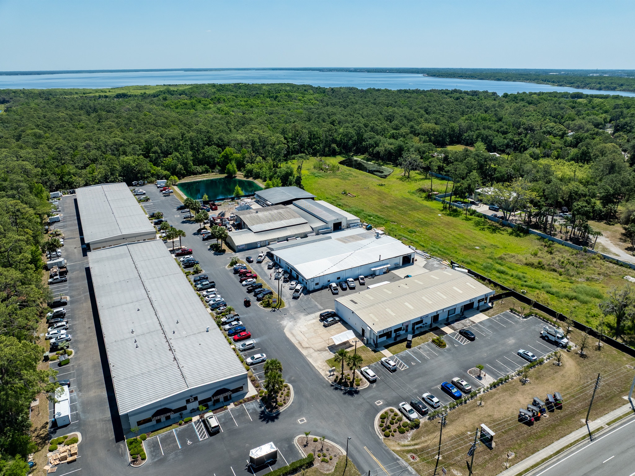 907–909 S Charles Richard Beall Blvd, DeBary, FL