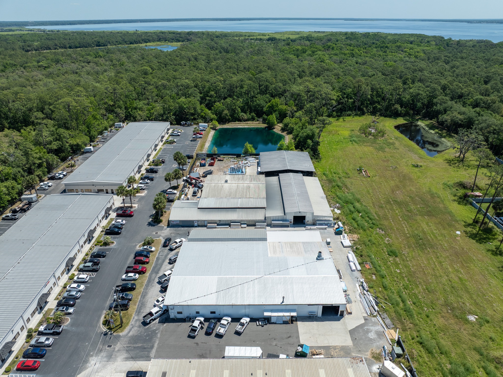 907–909 S Charles Richard Beall Blvd, DeBary, FL