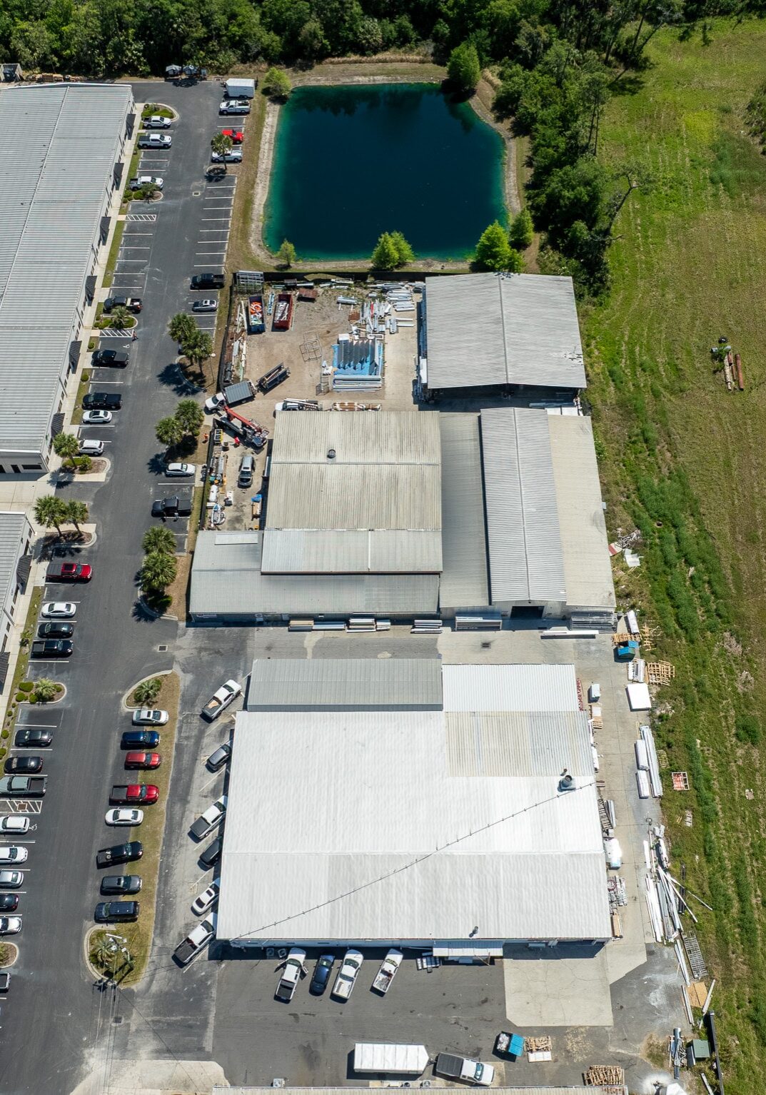 907–909 S Charles Richard Beall Blvd, DeBary, FL